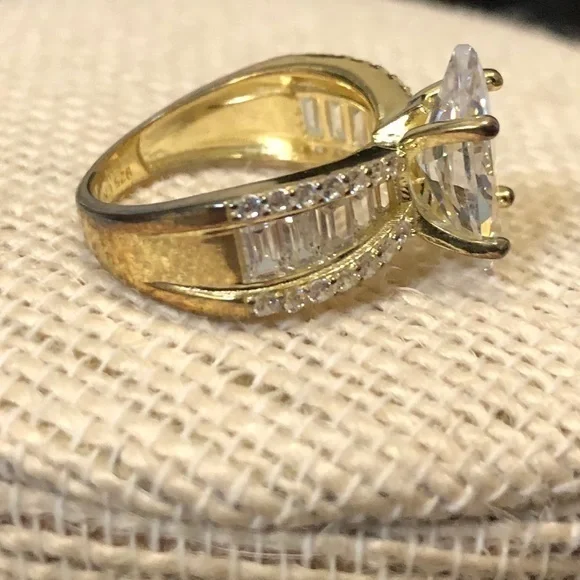 NIB Cubic Zirconia Marquise Engagement Ring Set - Picture 3 of 6